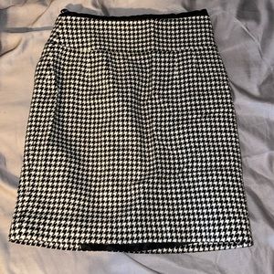Checkered pencil skirt